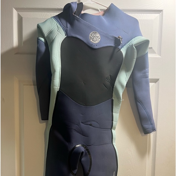 Ripcurl wetsuit - Picture 2 of 3
